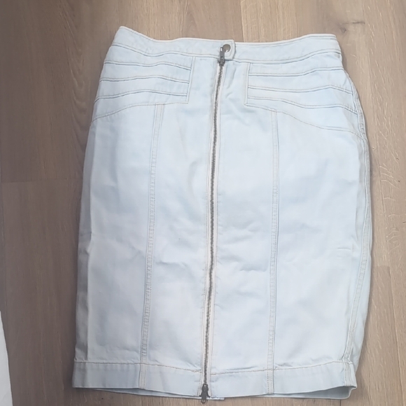 Pilcro and the Letterpress Cream Front-Zip Pencil Skirt - Picture 3 of 6